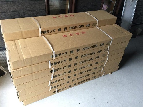 愛媛県】スチールラックをガレージに4台導入