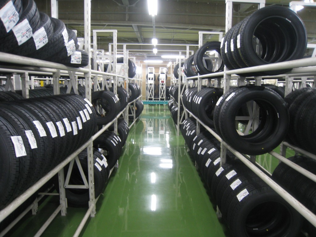 中量タイヤラック