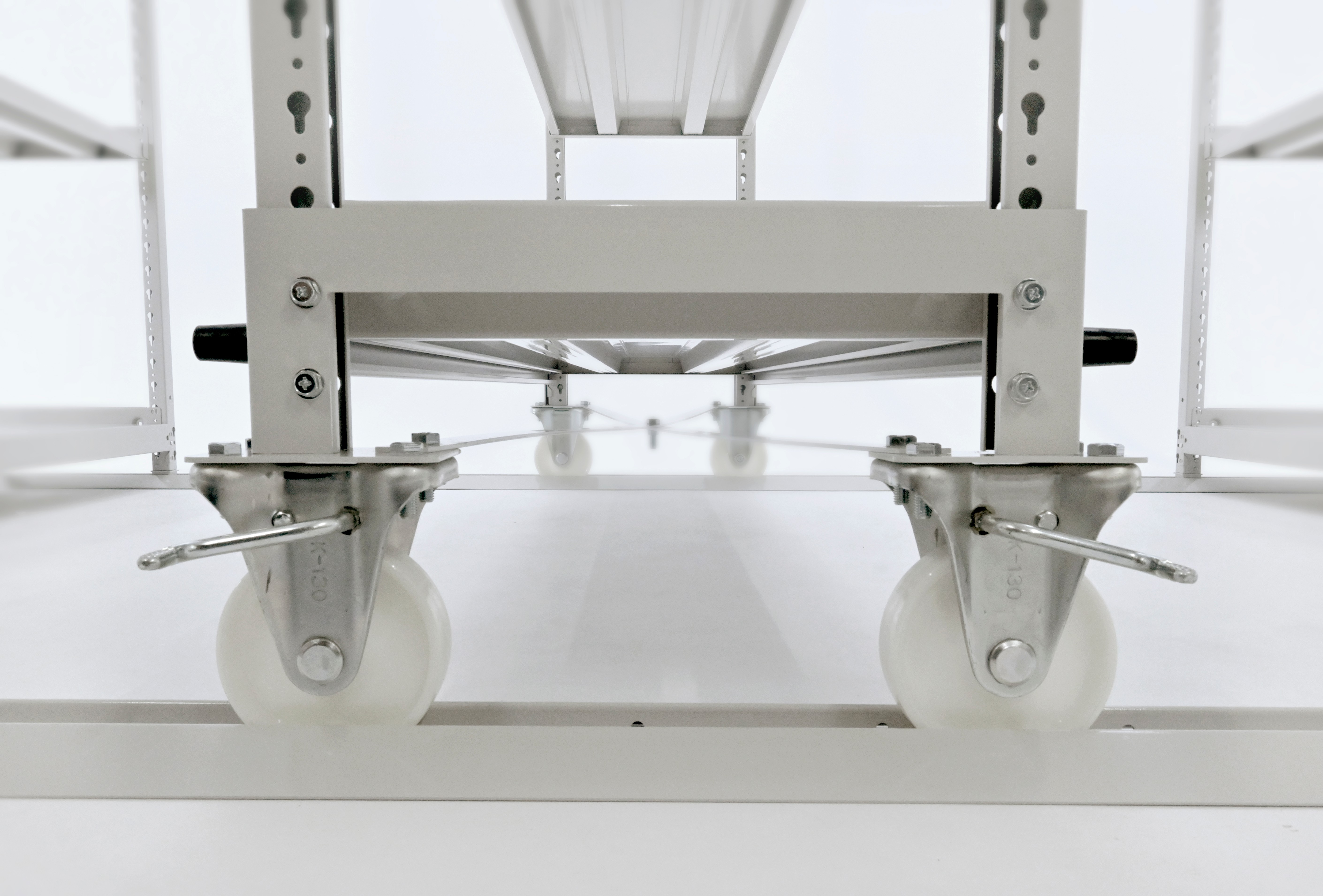 安定した操作性を実現するキャスター